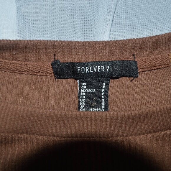 Forever 21 NYC brown crop top long sleeve and white shorts women size small - Picture 7 of 7